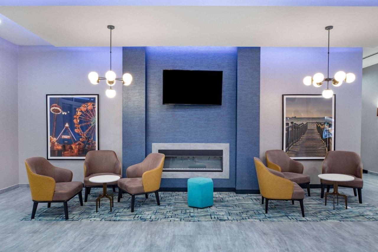 La Quinta Inn & Suites By Wyndham Galveston North At I-45 Esterno foto