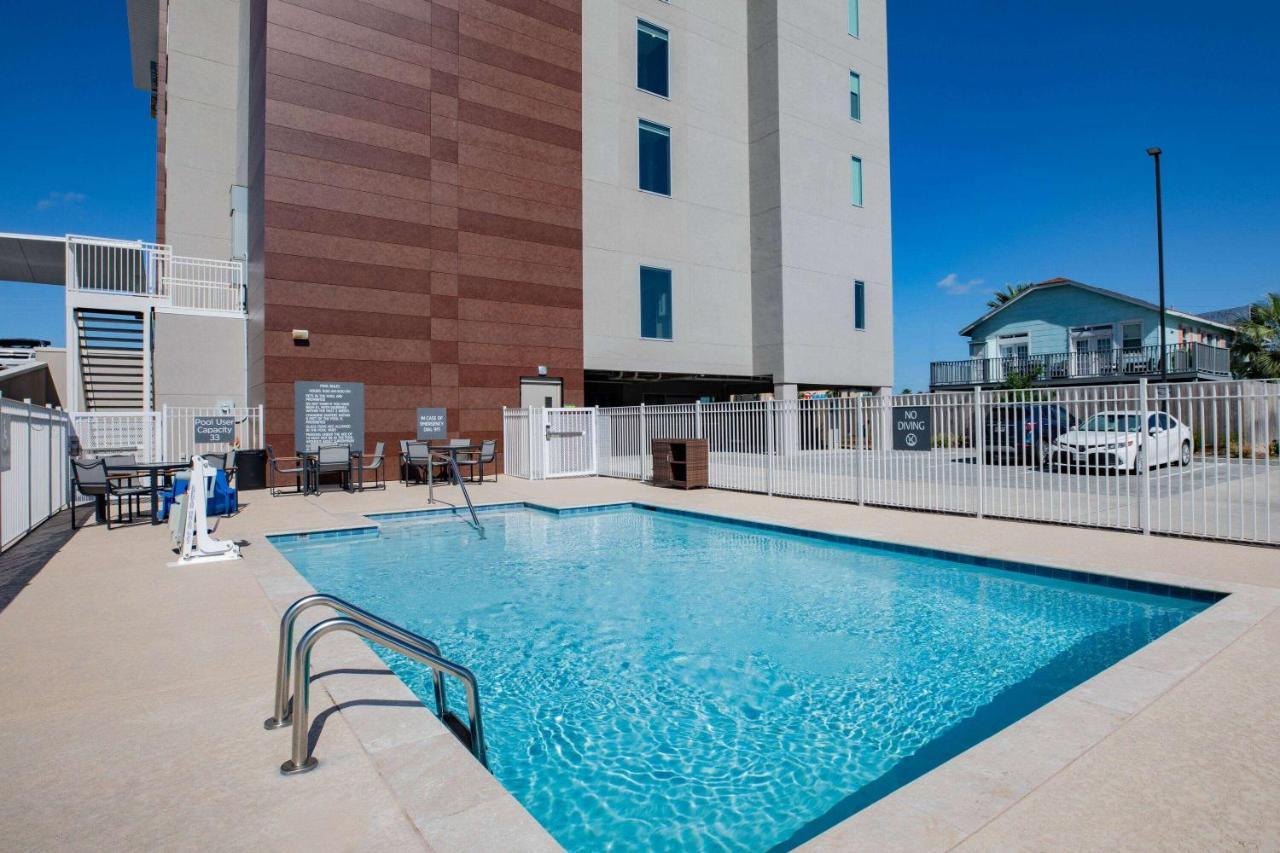 La Quinta Inn & Suites By Wyndham Galveston North At I-45 Esterno foto