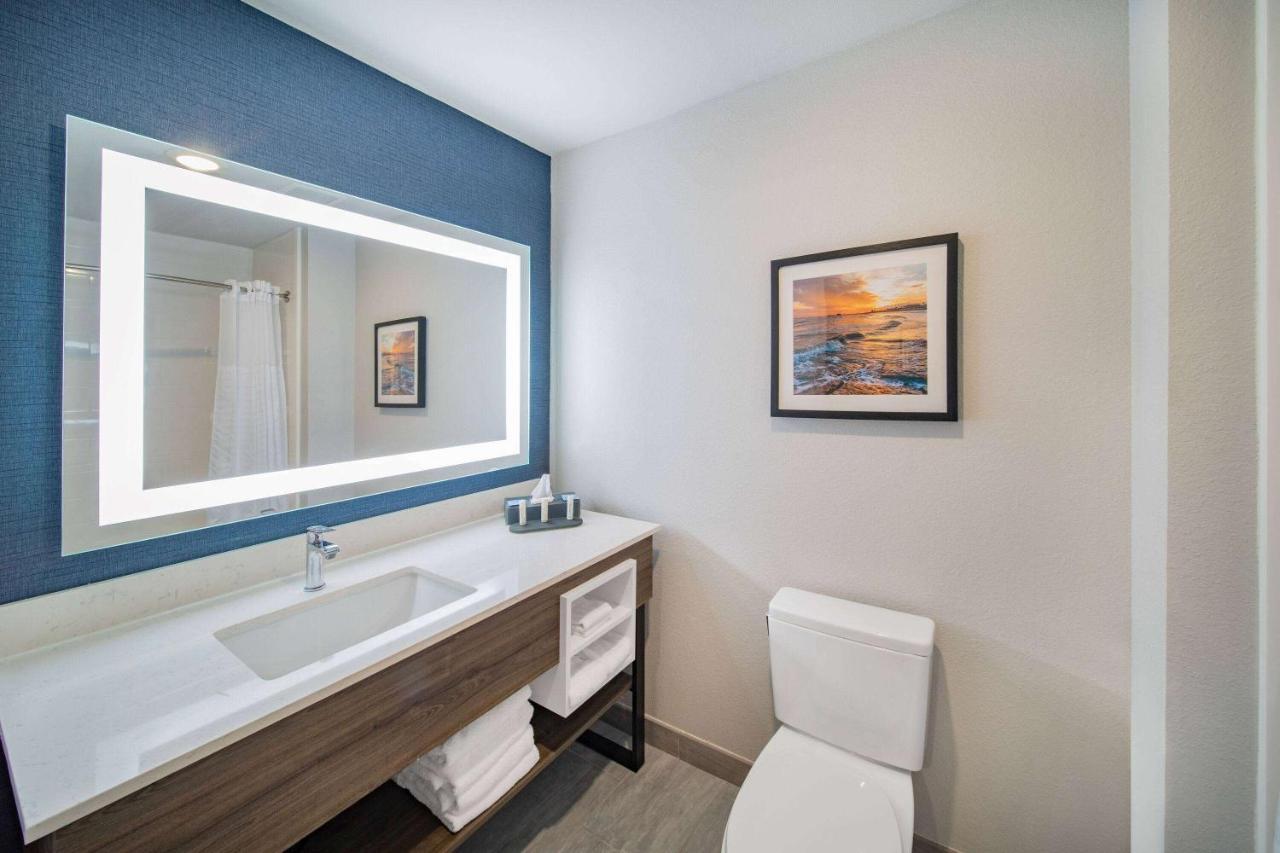 La Quinta Inn & Suites By Wyndham Galveston North At I-45 Esterno foto