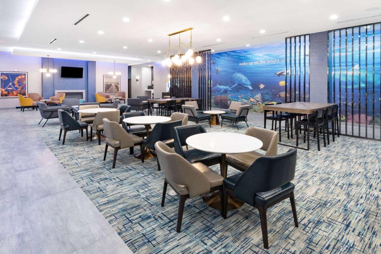 La Quinta Inn & Suites By Wyndham Galveston North At I-45 Esterno foto