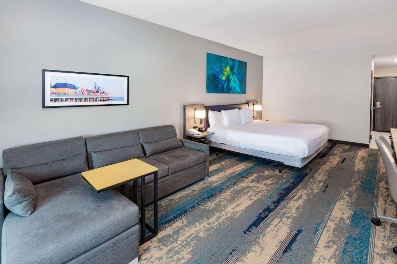 La Quinta Inn & Suites By Wyndham Galveston North At I-45 Esterno foto