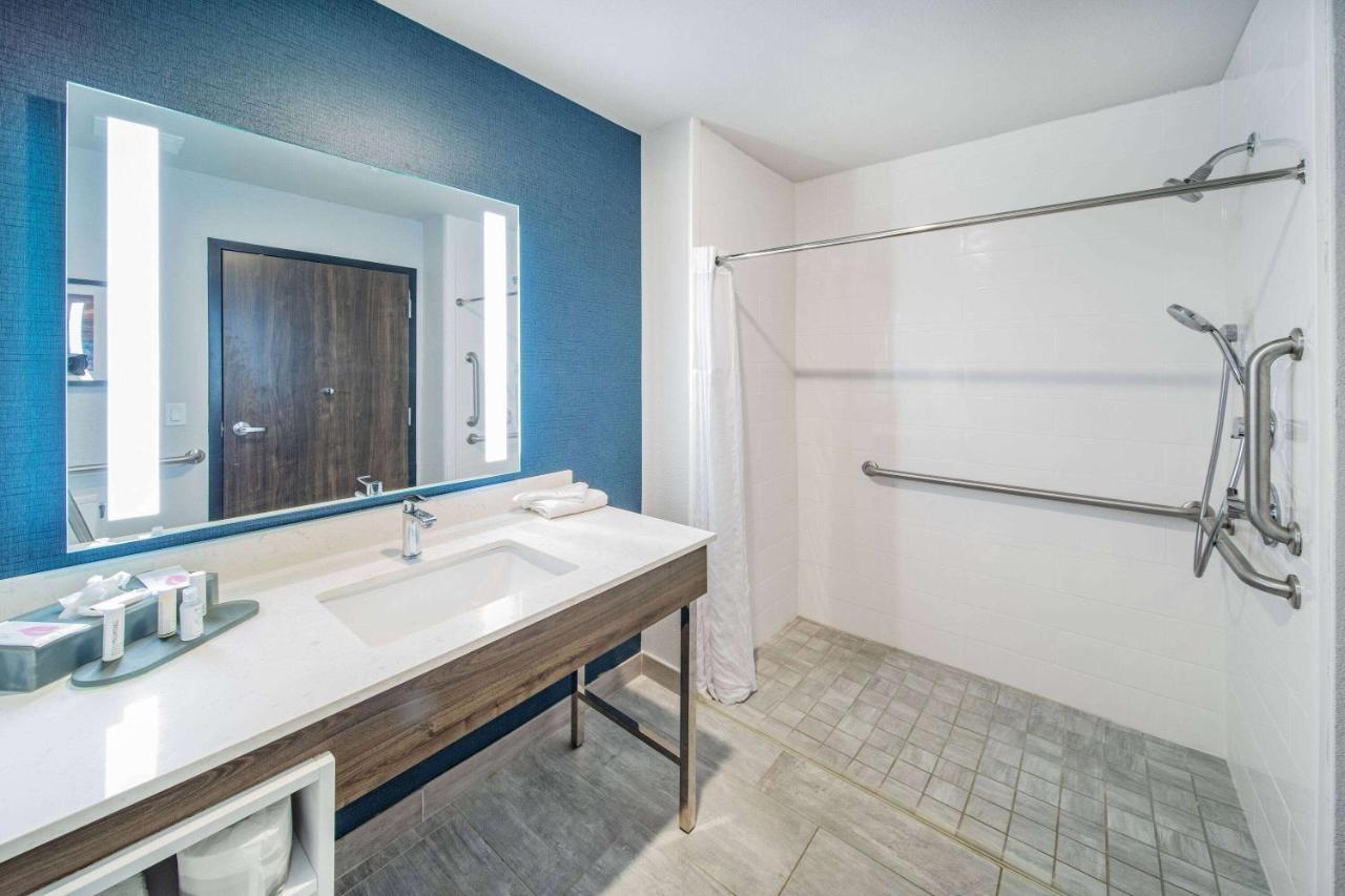 La Quinta Inn & Suites By Wyndham Galveston North At I-45 Esterno foto
